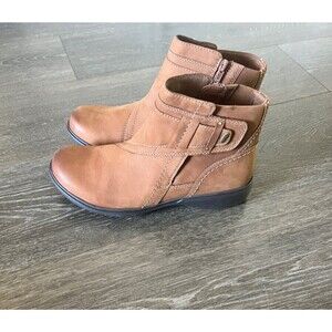 Clarks Carleigh Style Bootie Women's 9.5M Tan Nubuck